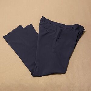Van Heusen Dress Pants. Men's 32x32.